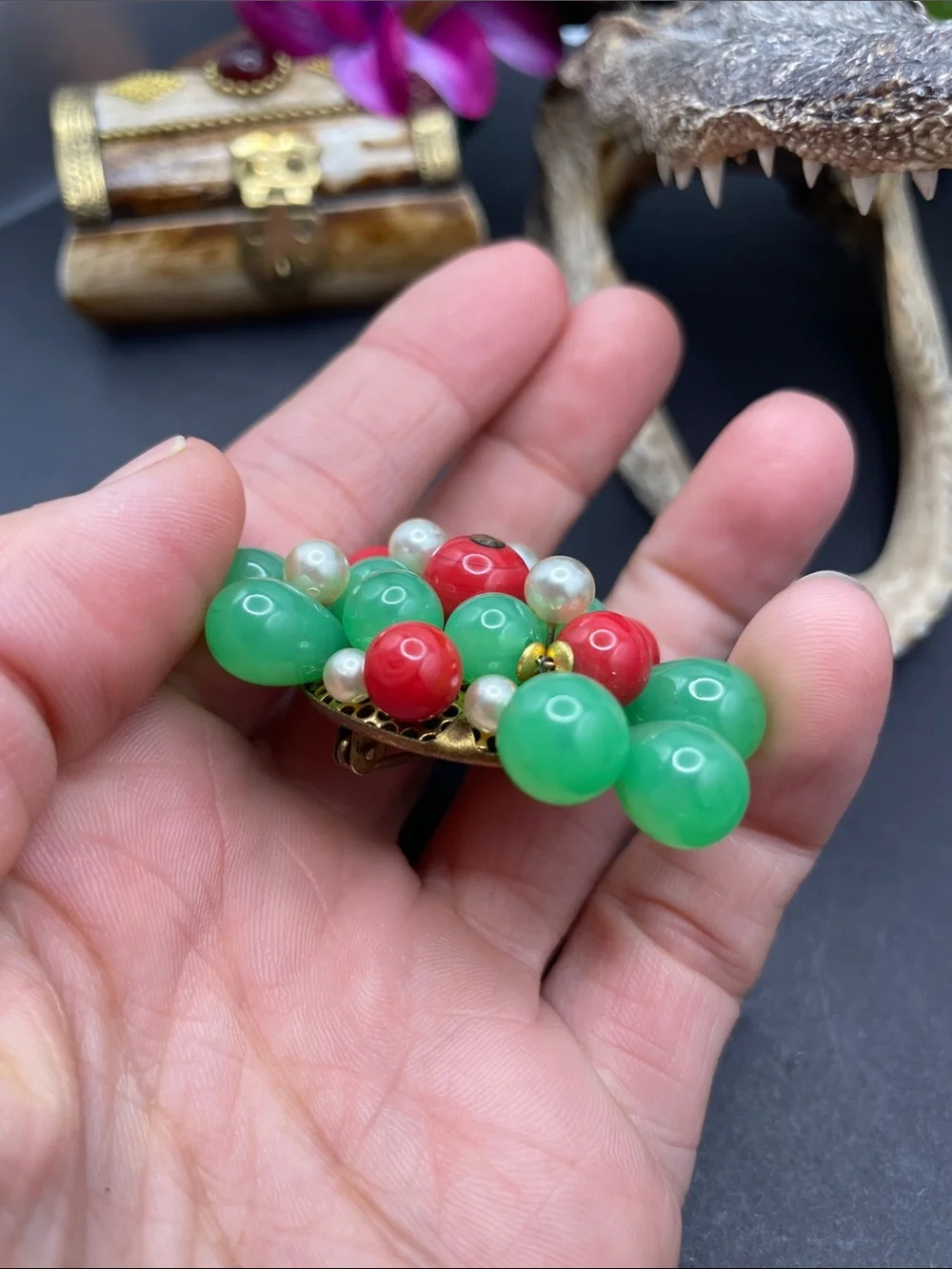 Uranium 1940’s glass brooch vintage